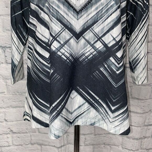 French blue women M v-cut multicolor 3/4 sleeve blouse w/decorative studs - Picture 2 of 10